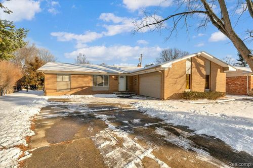 20520 Secluded Lane, Southfield, MI, 48075 | Card Image