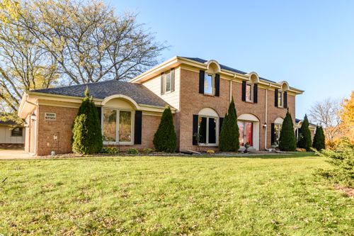 1997525 Lakeview Dr, Muskego, WI, 53150-8211 | Card Image