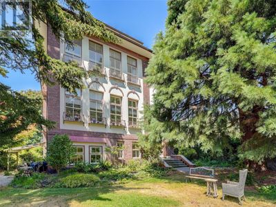 102 - 120 Douglas St, Condo with 1 bedrooms, 1 bathrooms and 1 parking in Victoria BC | Image 1