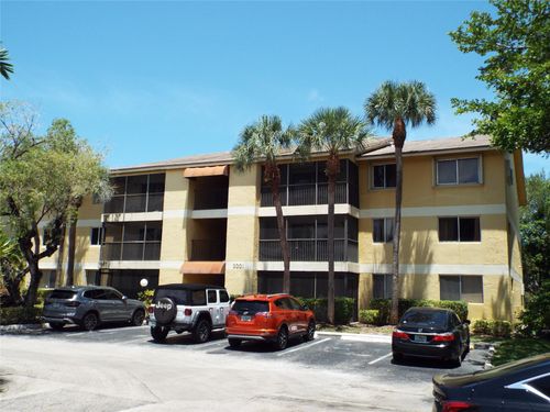 apt-202-3001 N Oakland Forest Dr, Oakland Park, FL, 33309-7626 | Card Image