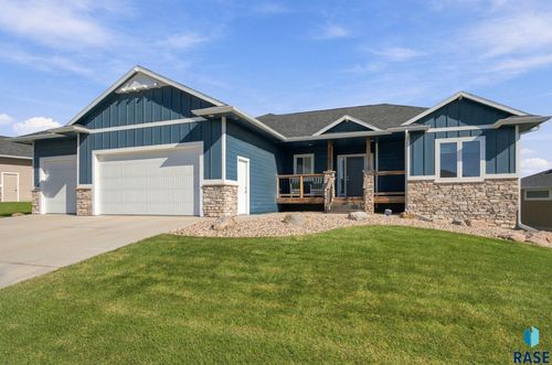 8013 E Norway Pine Trl Trail, Sioux Falls, SD, 57110-4047 | Card Image