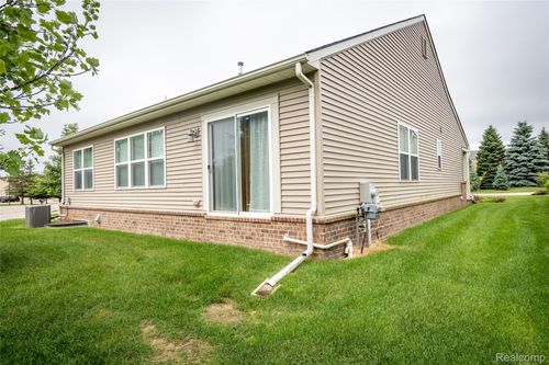 3679 W Madison Ave, Lake Orion, MI, 48359-1662 | Card Image