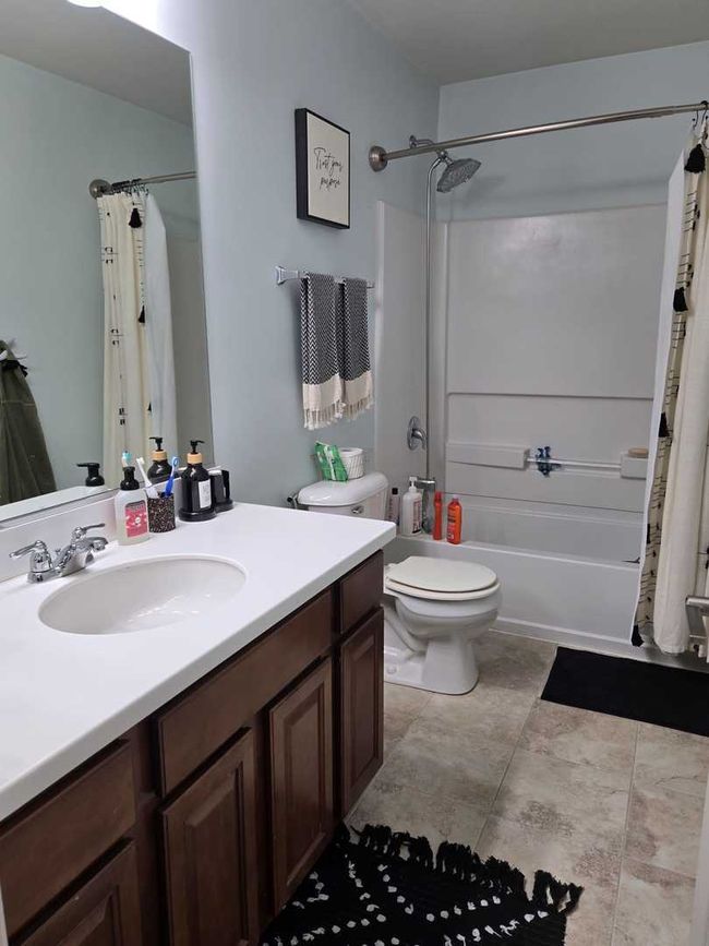 231 Lionel Dr, Townhouse with 3 bedrooms, 3 bathrooms and 2 parking in Grayslake IL | Image 28