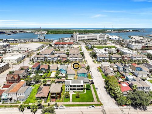 1704 Market St, Galveston, TX, 77550-2516 | Card Image
