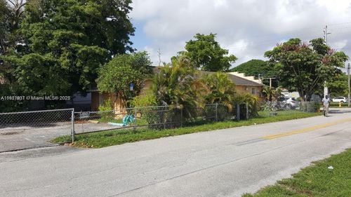 520 Nw 2nd Ave, Hallandale Beach, FL, 33009-3306 | Card Image