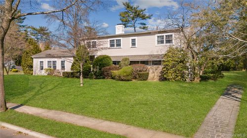 19 Strawberry Ln, Roslyn Heights, NY, 11577-2531 | Card Image