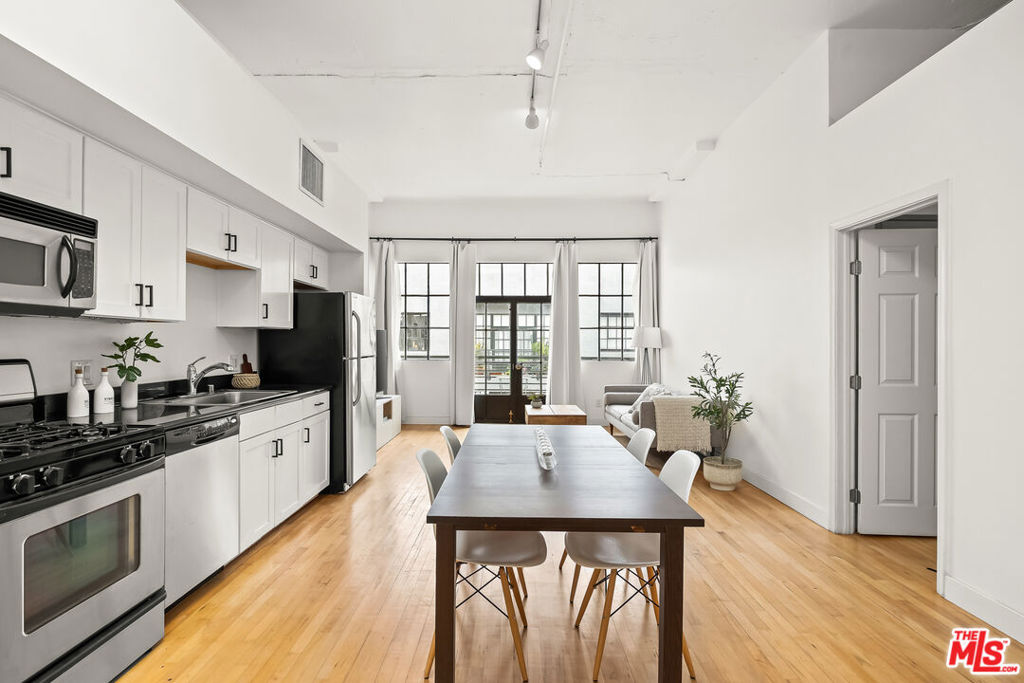 Residential Lease in Los Angeles 3