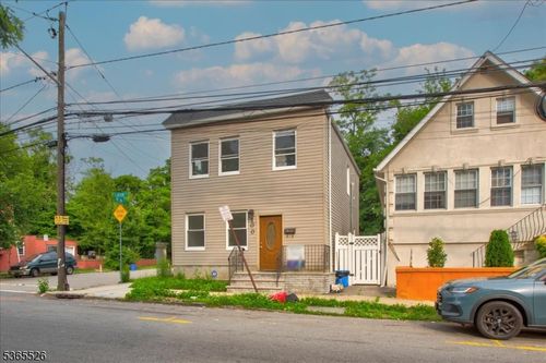 100 S Devine St, Newark, NJ, 07106-2206 | Card Image