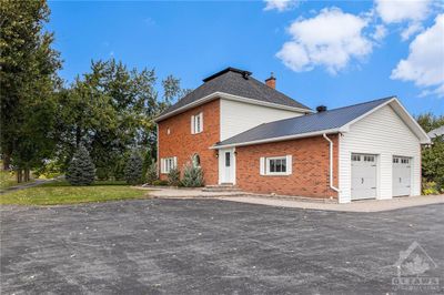 2203 Russett Dr, House other with 3 bedrooms, 2 bathrooms and 10 parking in Arnprior ON | Image 3