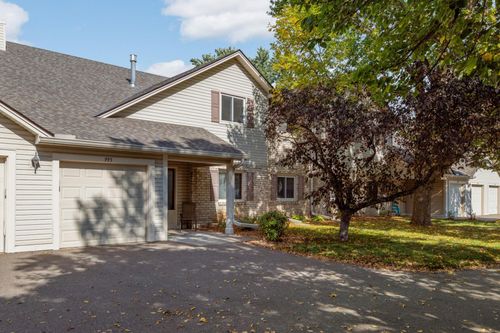 903-995 Greenhaven Dr, Vadnais Heights, MN, 55127-7817 | Card Image