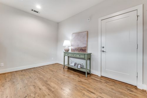 unit-4-4914 Live Oak St, Dallas, TX, 75206-8872 | Card Image