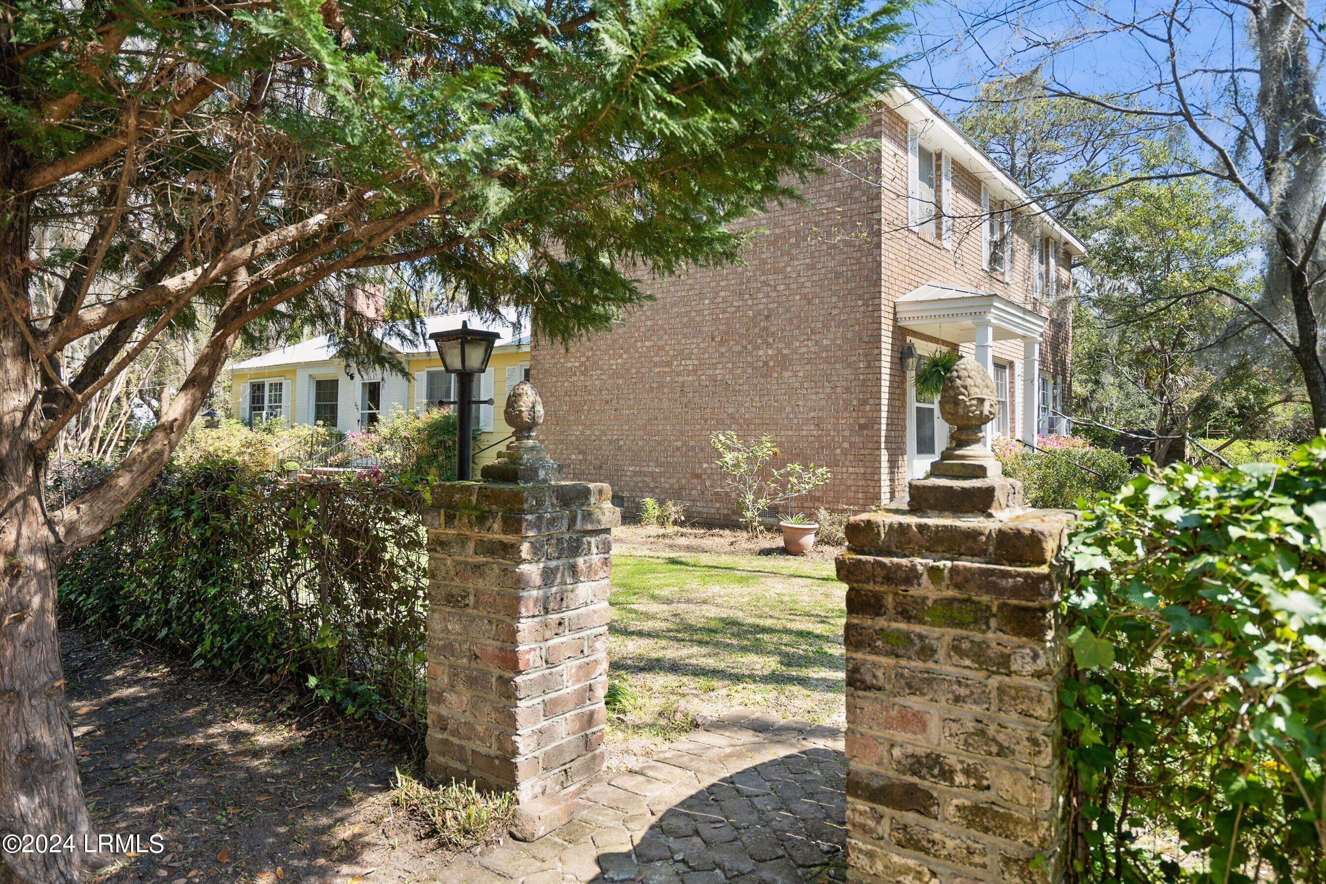 Hamilton St, Beaufort, SC 29902