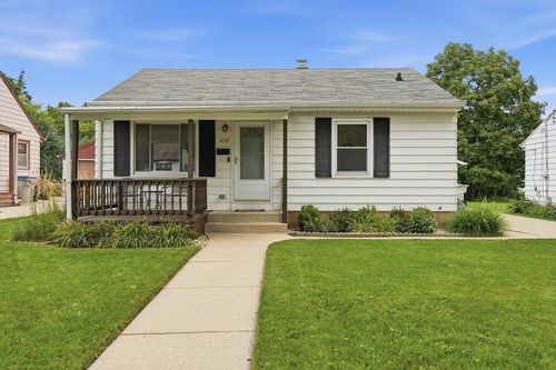 6122 W Idaho Street, Milwaukee, WI, 53219 | Card Image