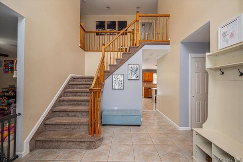 47 Cobblestone Dr, Shoreham, NY, 11786-2311 | Card Image