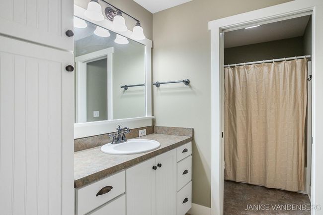 52-web-or-mls-3022-jamesway-ave | Image 39
