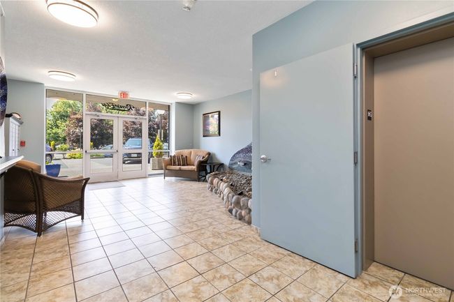 Secure Main Entrance/Lobby | Image 21