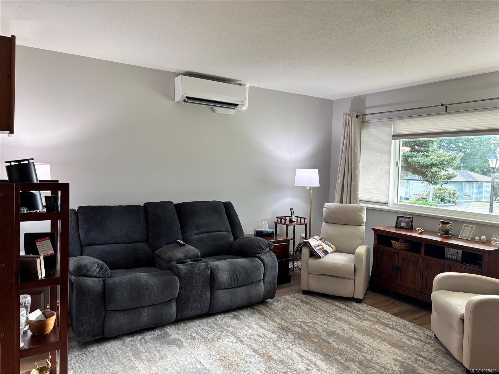 Residential in Gold River 3