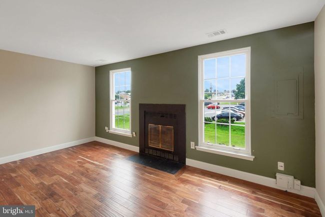 7946 Brighton Way, Townhouse with 3 bedrooms, 2 bathrooms and null parking in MANASSAS VA | Image 5