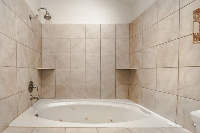 Bathroom with a tub with jets | Image 14