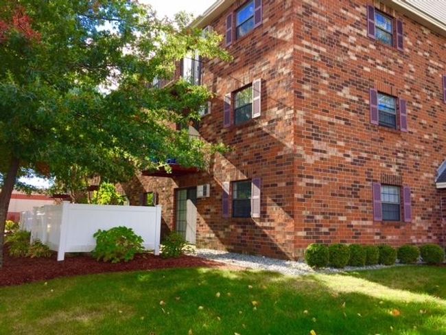 APT-13 - 11 Railroad Ave, Condo with 2 bedrooms, 1 bathrooms and null parking in Derry NH | Image 6