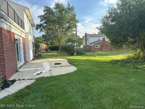 6546 Beverly Crest Dr, West Bloomfield, MI, 48322-3729 | Card Image