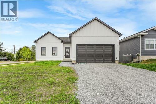 8 Sandcherry Lane, New Maryland, NB, E3C0M4 | Card Image