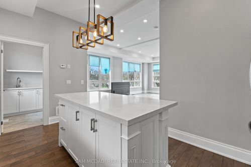 15 Old Oak Dr, Etobicoke, ON, M9A3P5 | Card Image