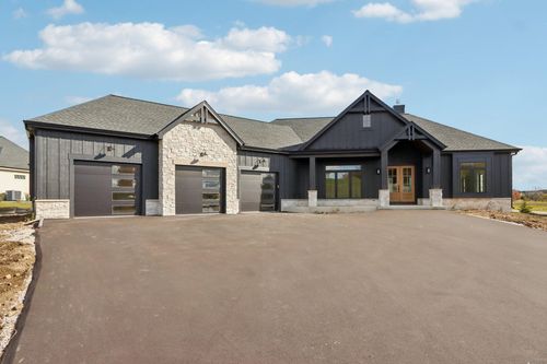 W279N6010 Serenity Dr, Sussex, WI, 53089-1540 | Card Image