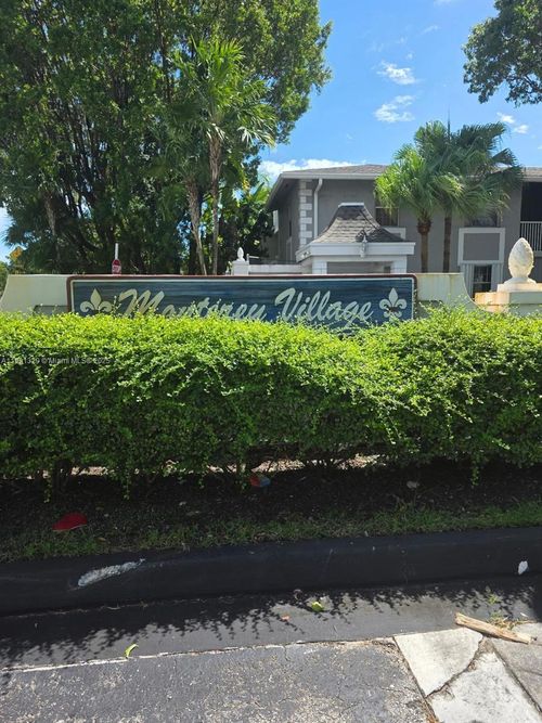 4b-438 Ne 210th Circle Ter, Miami, FL, 33179-1854 | Card Image