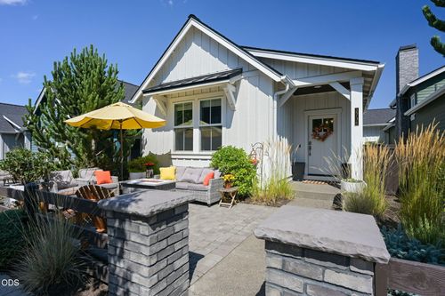 2736 Nw Ordway Ave, Bend, OR, 97703-6792 | Card Image