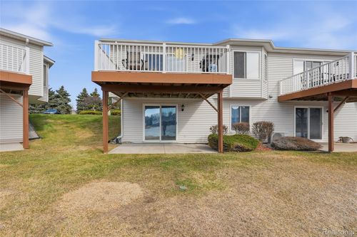 802 Crystal Ln, Marysville, MI, 48040-1536 | Card Image