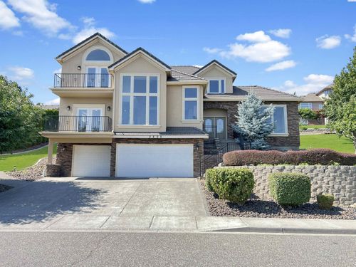 3805 W 42nd Ave, Kennewick, WA, 99337-2641 | Card Image