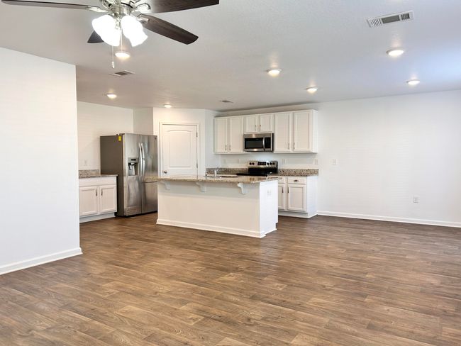 15 Family Room | Image 16