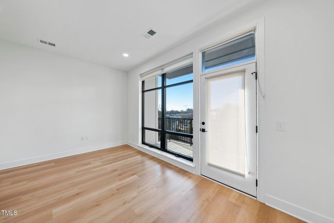 Living Room | Image 11