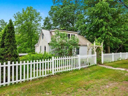 648 Raymond Rd, Chester, NH, 03036-4135 | Card Image