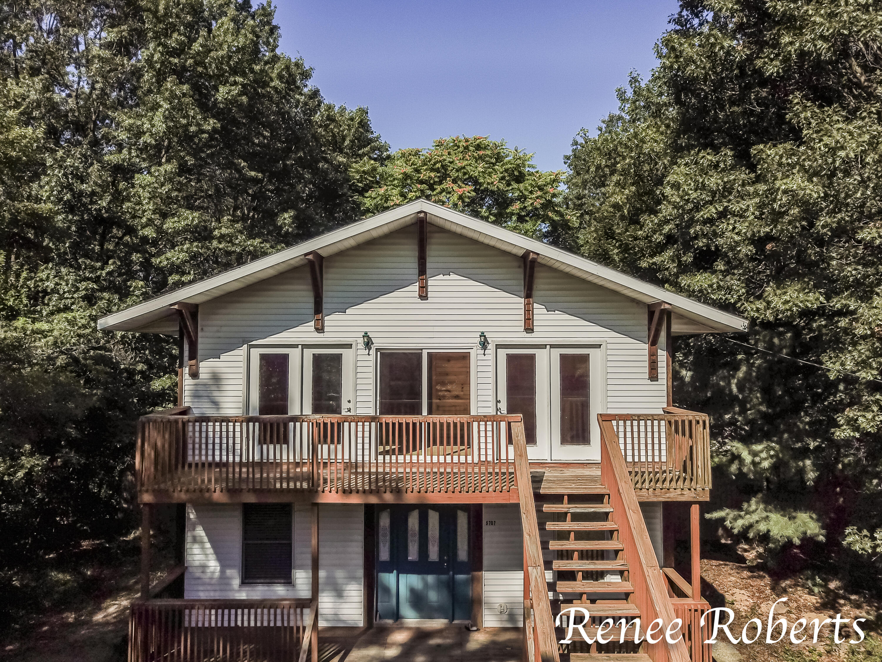 Leelanau Cir, New Era, MI 49446