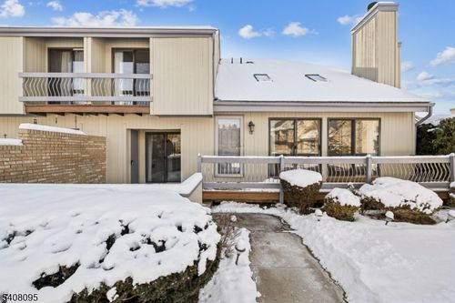 18 Woodhill St, Somerset, NJ, 08873-4654 | Card Image