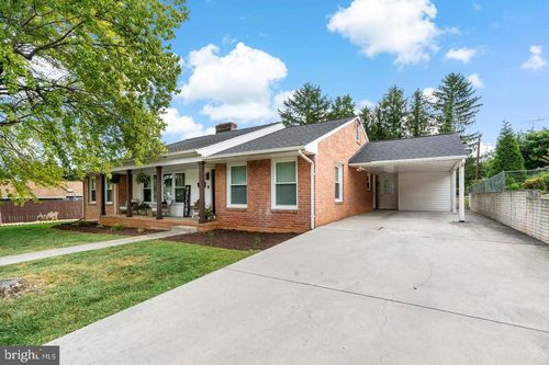 203 N Rosemont Ave, MARTINSBURG, WV, 25401-2330 | Card Image