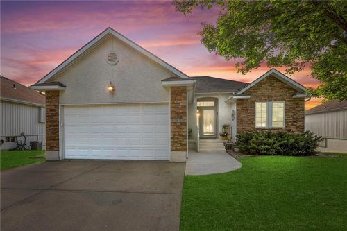 4813 Sw Soldier Dr, Lee's Summit, MO, 64082-4867 | Card Image