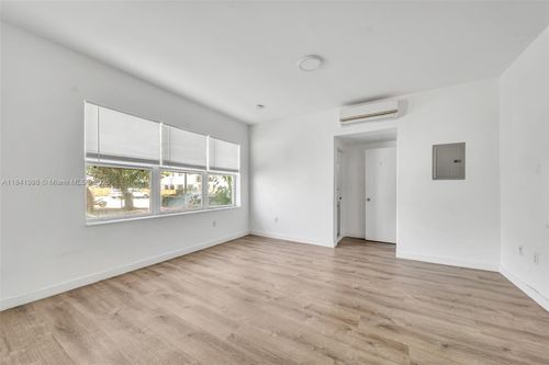 apt-210-402 Nw 12th Ave, Miami, FL, 33128-1065 | Card Image