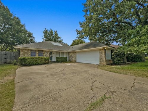 5604 Trail Crest Dr, Arlington, TX, 76017-1127 | Card Image