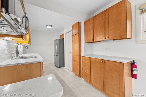 4516 Robinwood Ave, Royal Oak, MI, 48073-1555 | Card Image