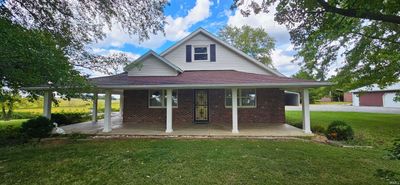 12476 E 500 Road, House other with 4 bedrooms, 2 bathrooms and null parking in Mount Carmel IL | Image 2