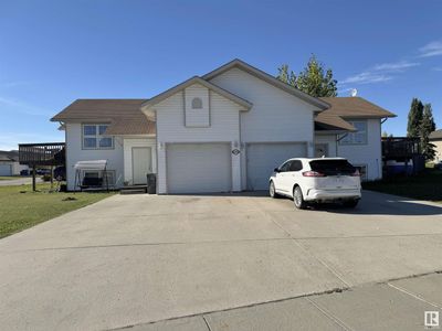 6404 47 St, Home with 3 bedrooms, 2 bathrooms and 6 parking in Cold Lake AB | Image 2