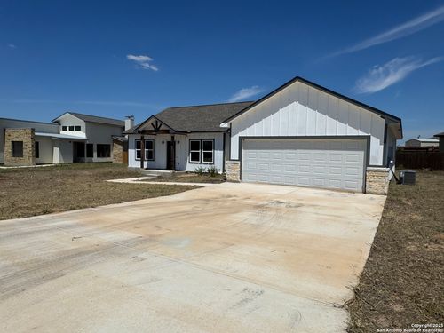 202 Colonial Ln, La Vernia, TX, 78121-0180 | Card Image