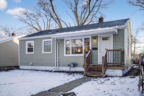 2939 W Carmen Ave, Milwaukee, WI, 53209-4232 | Card Image