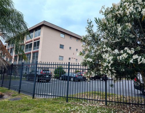 e-111-4127 Heron Way, BRADENTON, FL, 34205-5047 | Card Image