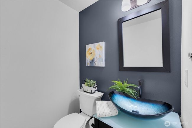 Powder Room off Kitchen | Image 22