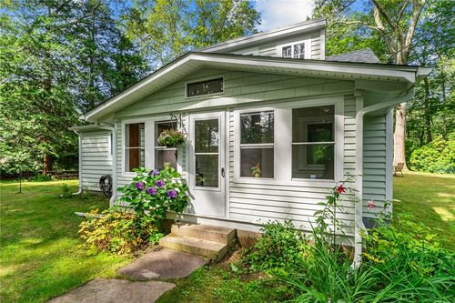 2002 Kingstown Rd, South Kingstown, RI, 02879-1614 | Card Image