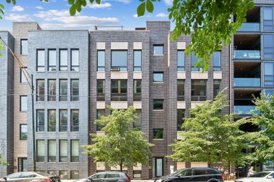 1S - 1014 N Larrabee Street, Condo with 4 bedrooms, 3 bathrooms and 1 parking in Chicago IL | Image 1